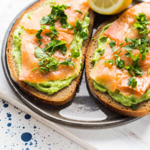 Pesto-Lachs-Avocado-Stulle